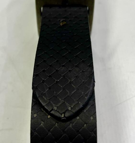 Cinto cuero (El Club de La Llave de Lord's)